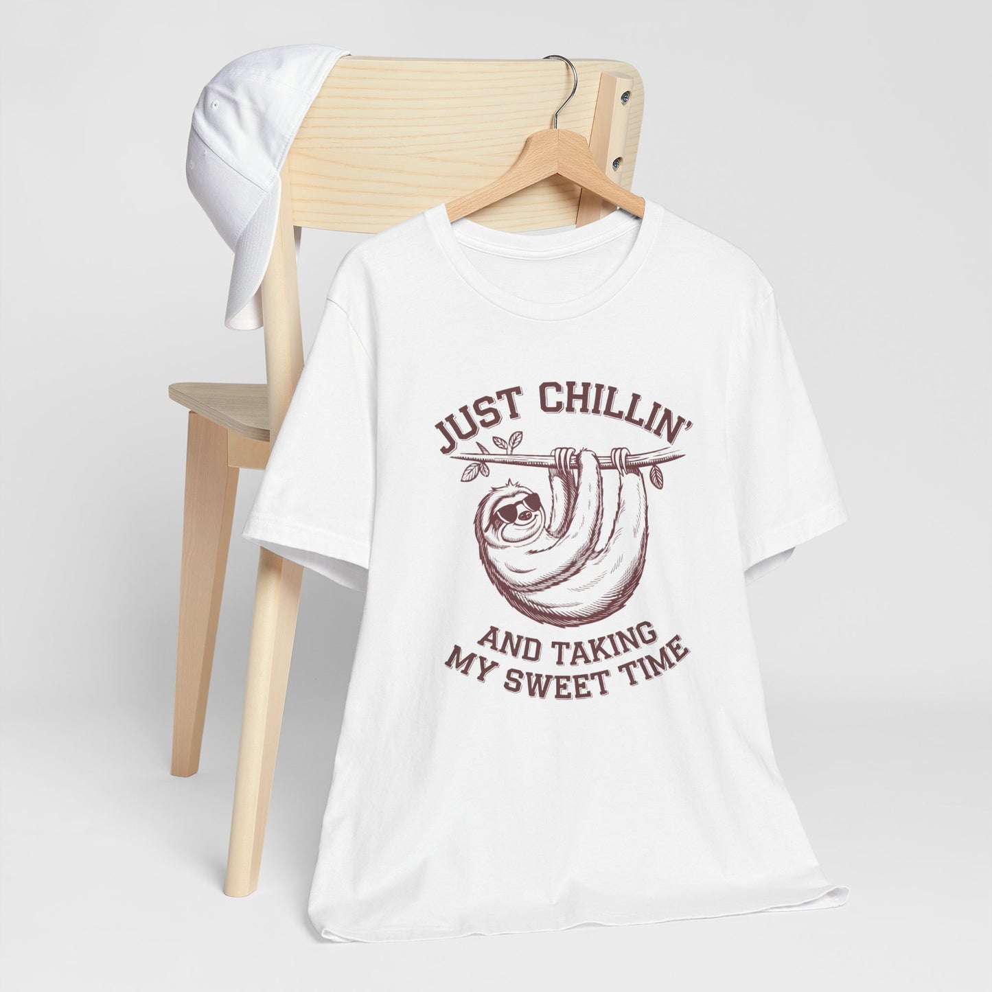 Just Chillin' Sloth T-Shirt – Relaxed and Fun Design for Easygoing Vibes