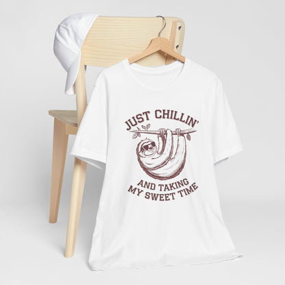 Just Chillin' Sloth T-Shirt – Relaxed and Fun Design for Easygoing Vibes