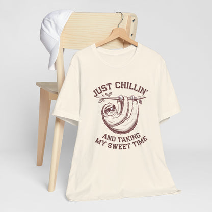 Just Chillin' Sloth T-Shirt – Relaxed and Fun Design for Easygoing Vibes