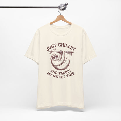 Just Chillin' Sloth T-Shirt – Relaxed and Fun Design for Easygoing Vibes