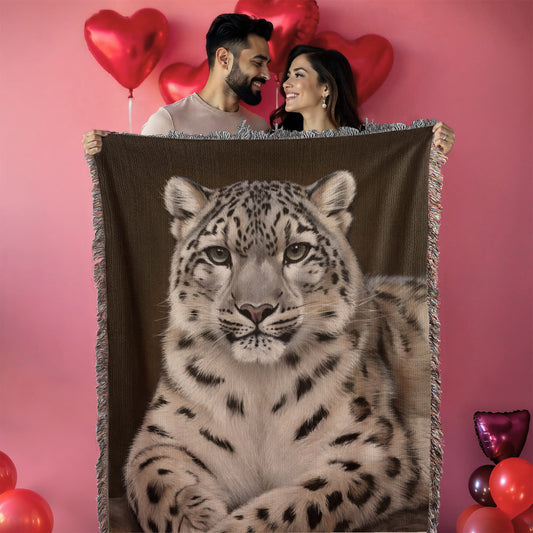 Majestic Snow Leopard Woven Blanket – The Perfect Valentine's Gift for Wildlife Lovers